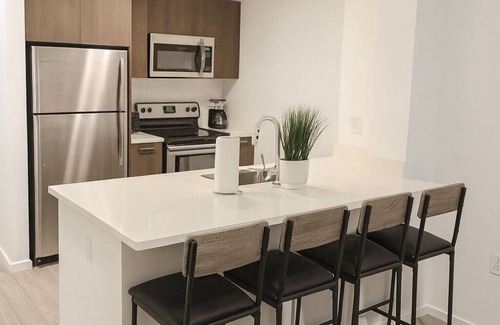 Downtown Miami Condo | Miami Luxe Stay – 2BR/2BA w/Balcony, Rooftop Pool + Prime Location