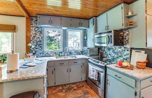 Grass Lake House | Michigan Lakefront Retreat w/Kayaks & 2 Decks