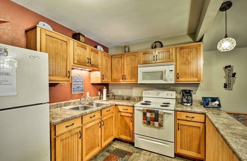 Groveoak Cabin | MID LAKE HIDEAWAY, FISHING FAMILY OUTDOOR FUN