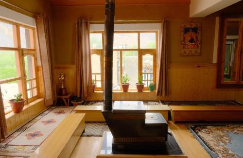 Kaza House | Mid Town Homestay