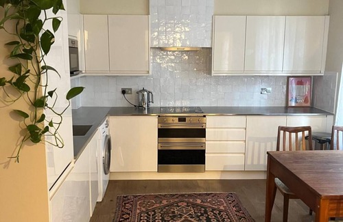 Farringdon Apartment | Midcentury apartment in the heart of London