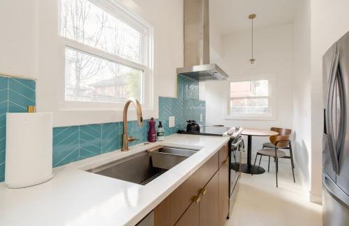 Sunnyside House | MidCentury Dream 2BR - 95 WalkScore