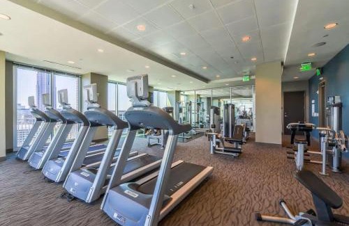 Midtown Apartment | Midtown LuxePad 1B1B with Pool Gym Grills Xbox