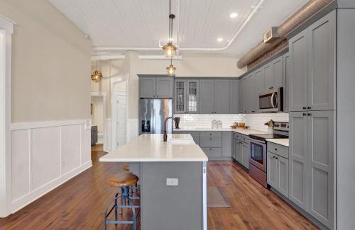 Historic District - North Apartment | Midtown Pointe