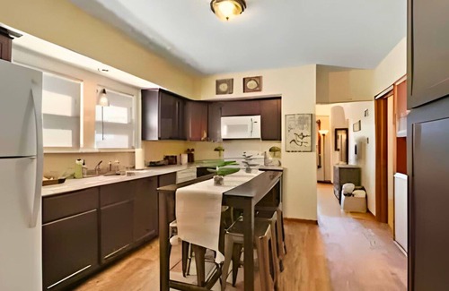 Milwaukee House | Milwaukee Bungalow - Old World Charm w/Modern Amenities! Hot Tub!
