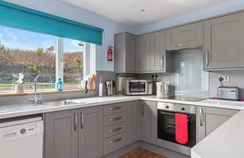 Garn Fadryn Cottage | Min y Traeth (By the Beach)