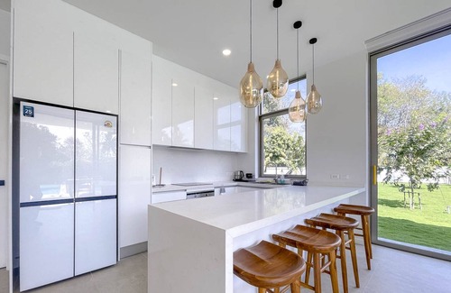 Su Thep Villa | Minimal Luxury Villa HUGE Garden. 10 min to Nimman