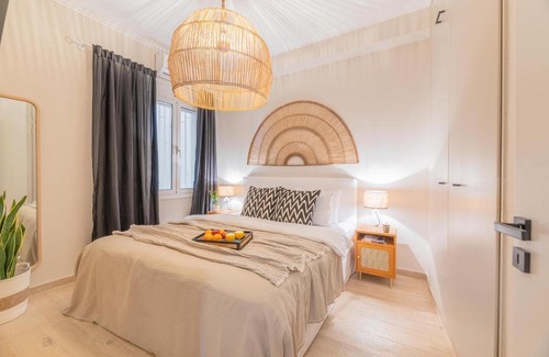 Pasalimani Apartment | Minimal Retreat w/Watercoloured Sunset View