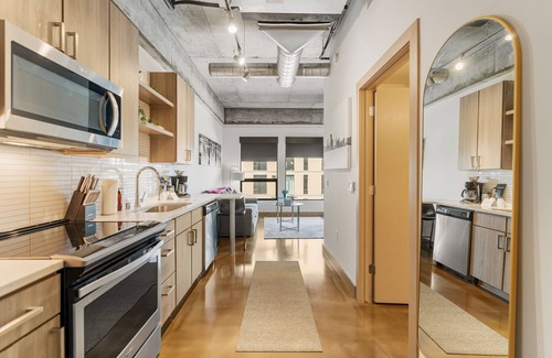 Warehouse District Apartment | MINNeSTAY* Sable 304 | North Loop | Target Field