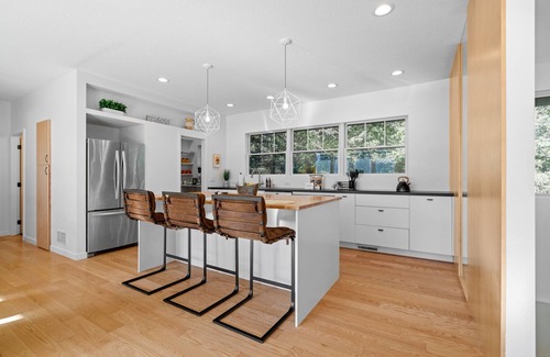 Lakeland House | MINNeSTAY* The Happy Home | Ski |