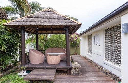 Forest Lake House | Mins to Shop n Lake 4 beds family retreat with pool