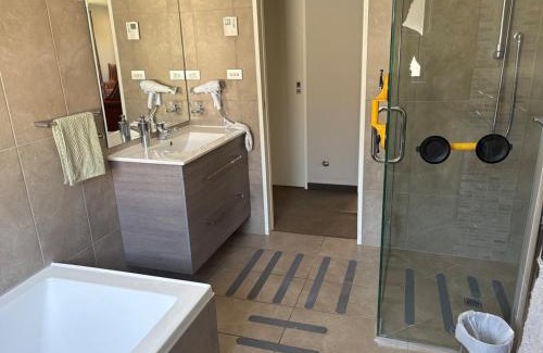 Taradale House | Minutes from Mission