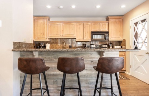 Vail House | Minutes From Vail Village & Golden Peak - Free Shuttle - Private Hot Tub & Sauna