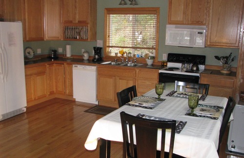 Willow House | MINUTES OFF PARKS HWY/RIVERFRONT ON 27 ACRES/WILLOW CREEK INN