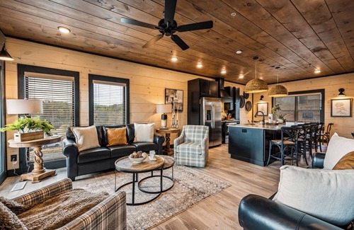 Sevierville Cabin | Minutes to Parkway! 3600 Sq Ft Cabin w/Waterpark & Mountain View’s
