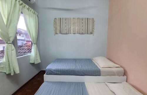 Kampung Rawa House | Mira's Haven Homestay