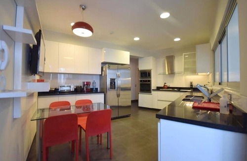 Santa Cruz Apartment | Miraflores Huge Ocean Luxury Condo 2433 ft² (226 m²)