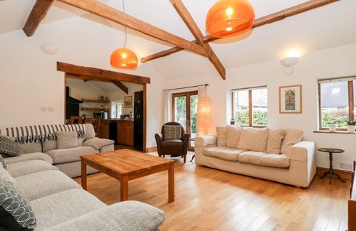 Kemeys Commander Cottage | MISTLETOE COTTAGE, pet friendly, character holiday cottage in Usk