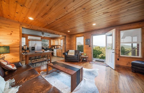 Glenwood Apartment | Misty Mountain Cabin: Spectacular Scenic Escape by Caddo River