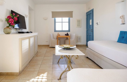 Agios Prokopios Hotel | Mitos Suites