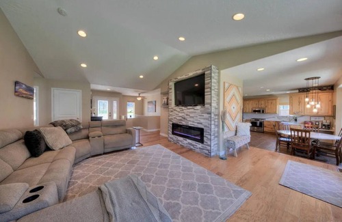 Moab South Valley House | MO'ABventures Canyonlands National Park 9 beds 6 bath .7 acre Parking UTV'S nn