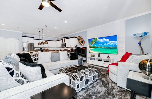 Four Corners House | Mo Jo – 9 BR Luxury Family villa w/Private Pool, Spa, Game Room & Themed Bedrooms/Close to Disney