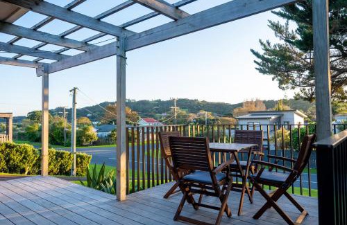Blackpool House | Moa Cottage in Oneroa Village