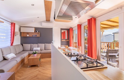 Canet-Plage House | Mobile Home 'Camping Mar Estang' with Lake View, Shared Pool and Air Conditioning