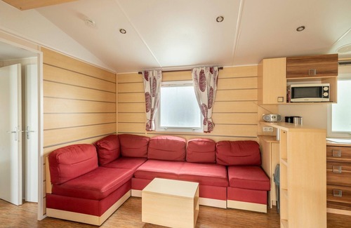 Veuzain-sur-Loire House | Mobile Home in Loire with Pool