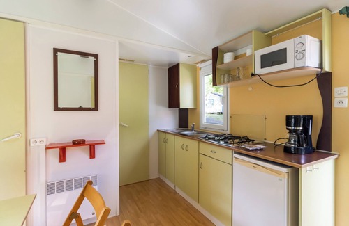 Saint-Pompont House | Mobile Home 'Le Tilleul' with Shared Pool, Private Terrace and Private Garden