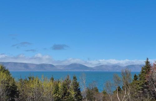 White Point House | Moceanset Getaways - Elegant, Ocean, Mountain and Sunset Views "Camping Experience"