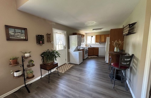 Glenwood Springs Apartment | Modern 1-Bedroom Mountain Getaway in Glenwood Springs - Minutes From Ski Resort!