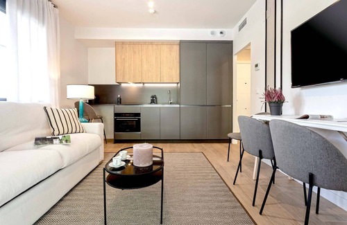 Distrito Norte Sierra Apartment | Modern 1BD apartment with terrace, pool and parking. Arruzafa I