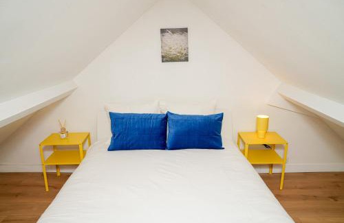Bloemekenswijk Apartment | Modern 1BR & 1LR Apartment 15-Min Walk to Rabot