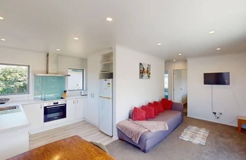 Waitarere Beach House | Modern 2 Bedroom house - a home away from home!