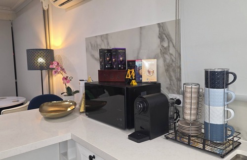 Essendon North House | Modern 2 bedroom Home near Melbourne Airport, DFO, Tullamarine FWY & Calder FWY