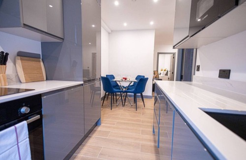 West Finchley Apartment | Modern 2-Bedrooms/2-Bathrooms Flat in Finchley