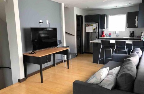 University District House | Modern 2-Bedroom Townhouse Near UW – North Seattle Home at 4212