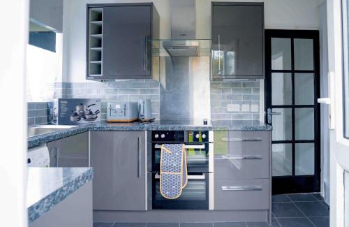 Belvedere Apartment | Modern 2 BR ground floor apartment with parking