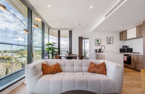 Williamstown Apartment | Modern 2 BRM Apt in Miami