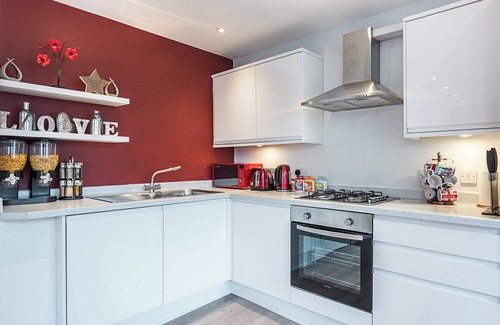 Brondesbury Apartment | Modern/2BR/2 BA/Near shops & cafes