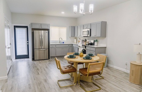 Brownsville House | Modern 2BR at The Sunset Palm – Close to South Padre, SpaceX & Retail Hub