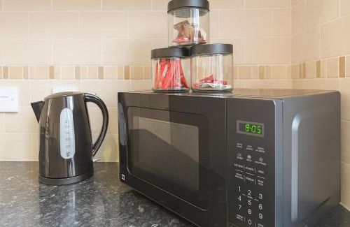 Great Linford Apartment | Modern 2BR Stay FREE WIFI FREE PARKING