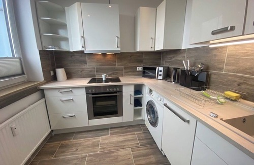 Hochheide Apartment | Modern 3.5 room apartment with balcony, elevator