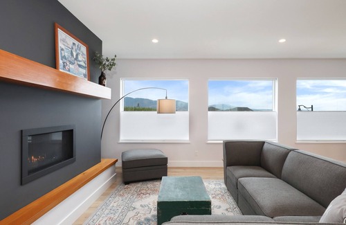 Cumberland House | Modern 3 Bedroom Home with Indoor Fireplace