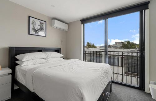 Greenway House | Modern 3-Bedroom Townhouse in Quiet Greenway