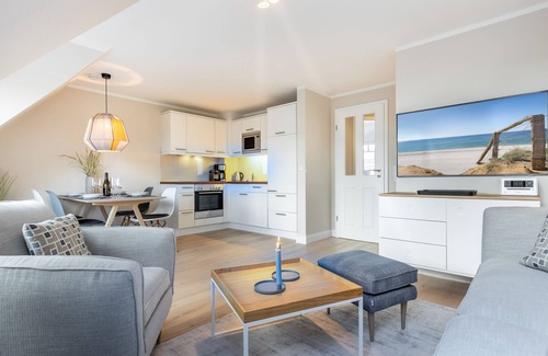 Westerland Apartment | Modern 3-room vacation apartment for up to 4 people with balcony.