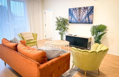 Paraparaumu Beach Apartment | Modern 3Bdr 2bath Apartment Beach Golf Shops Relax