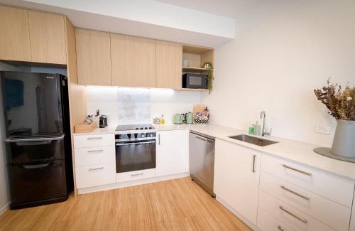 Paraparaumu Beach Apartment | Modern 3Bdr 2bath Apartment Beach Golf Shops Relax