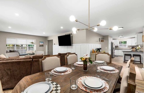 Commerce Township House | Modern [3BR/2BA] Family Home in Commerce Township